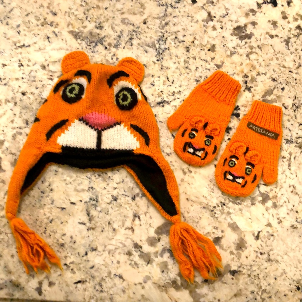 Adorable hand knit, alpaca wool Artesania tiger hat & mitten set